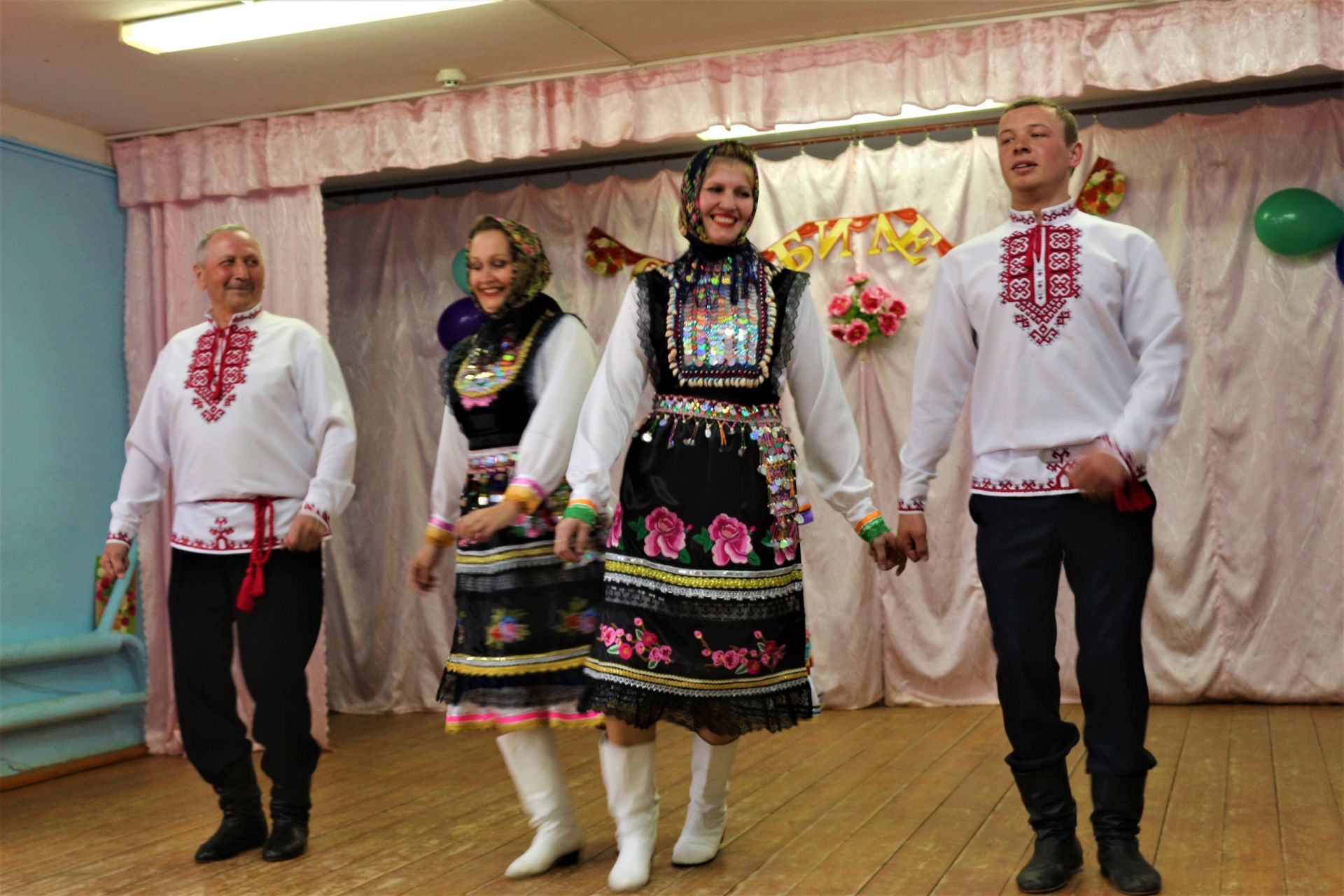 Народный марийский ансамбль "Элнет" принял участие в мероприятиях Алнашского района