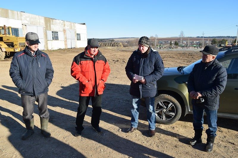 В Менделеевском районе оценили качество постановки сельхозтехники на зимнее хранение