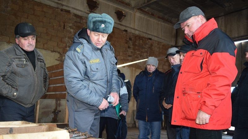 В Менделеевском районе оценили качество постановки сельхозтехники на зимнее хранение