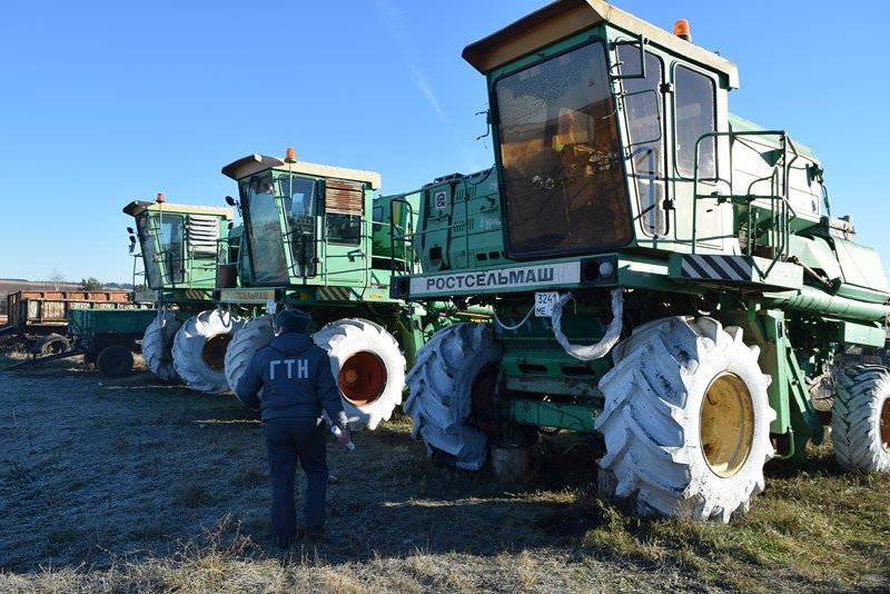 В Менделеевском районе оценили качество постановки сельхозтехники на зимнее хранение