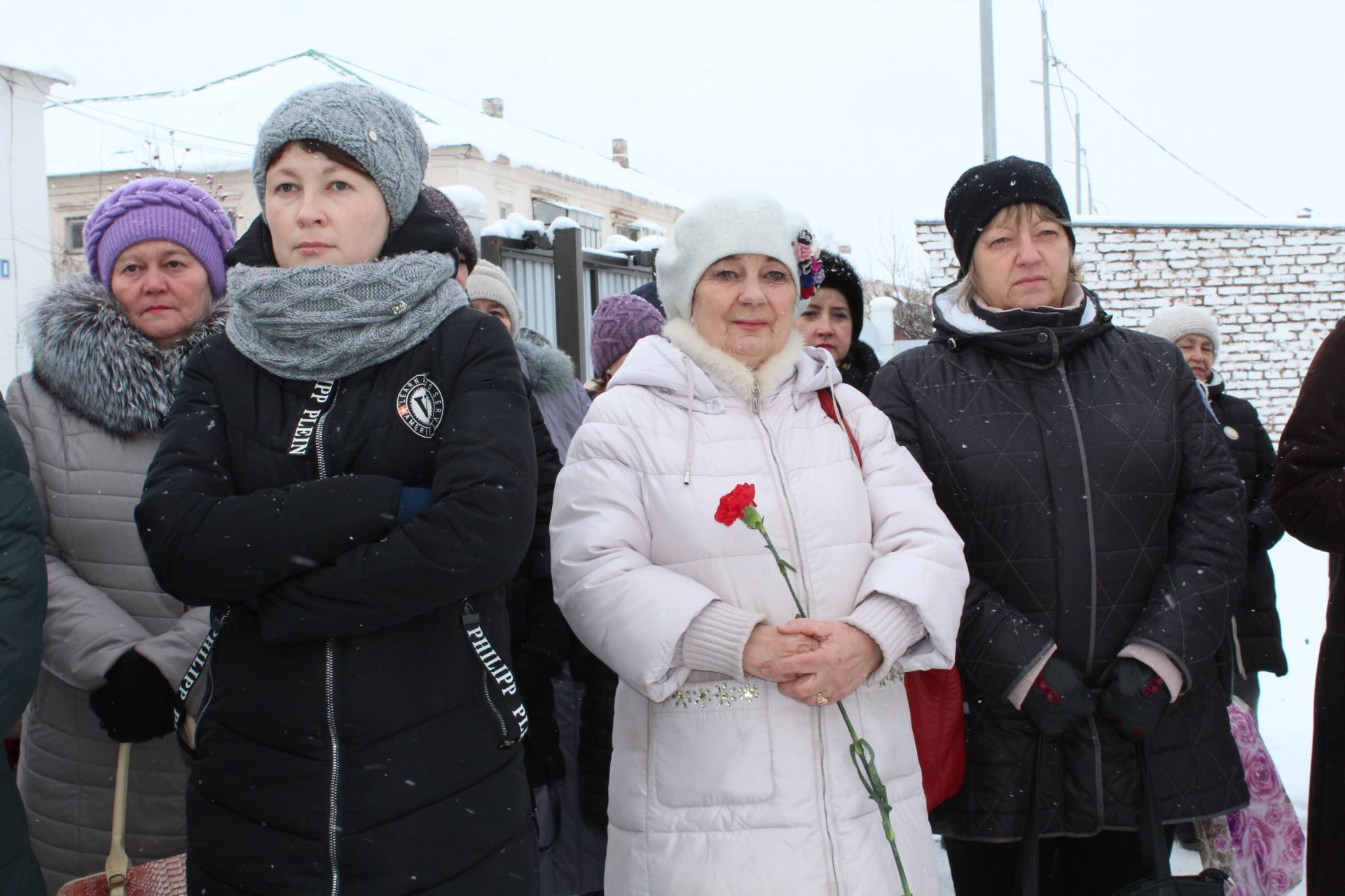 В Менделеевске на доме №11 по ул.Советской, где жил врач Александр Николаевич Клунок, установили мемориальную доску