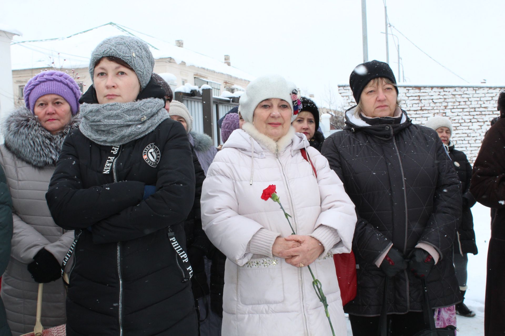 В Менделеевске на доме №11 по ул.Советской, где жил врач Александр Николаевич Клунок, установили мемориальную доску