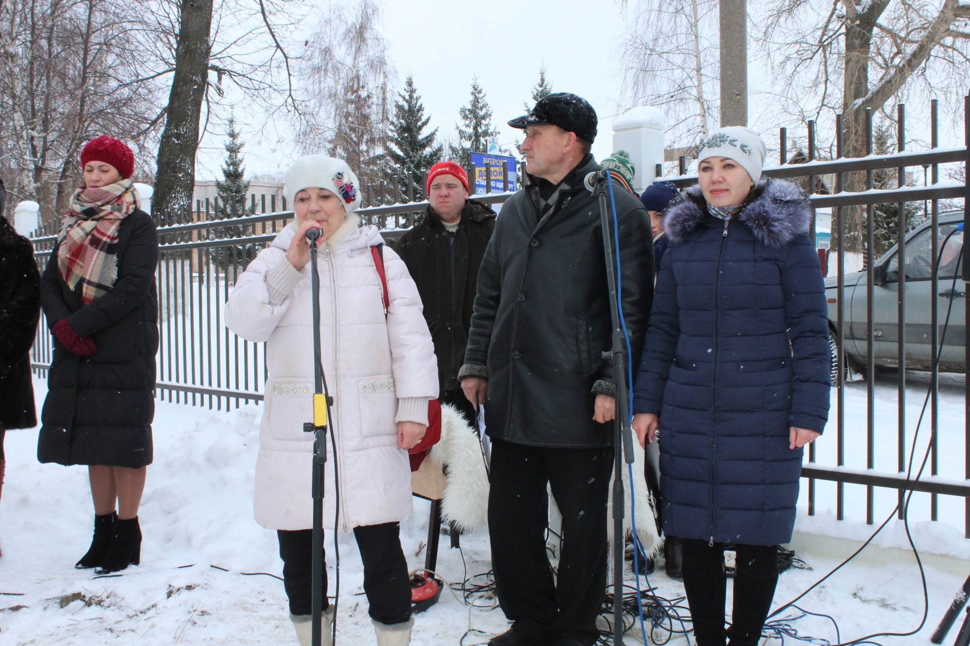 В Менделеевске на доме №11 по ул.Советской, где жил врач Александр Николаевич Клунок, установили мемориальную доску