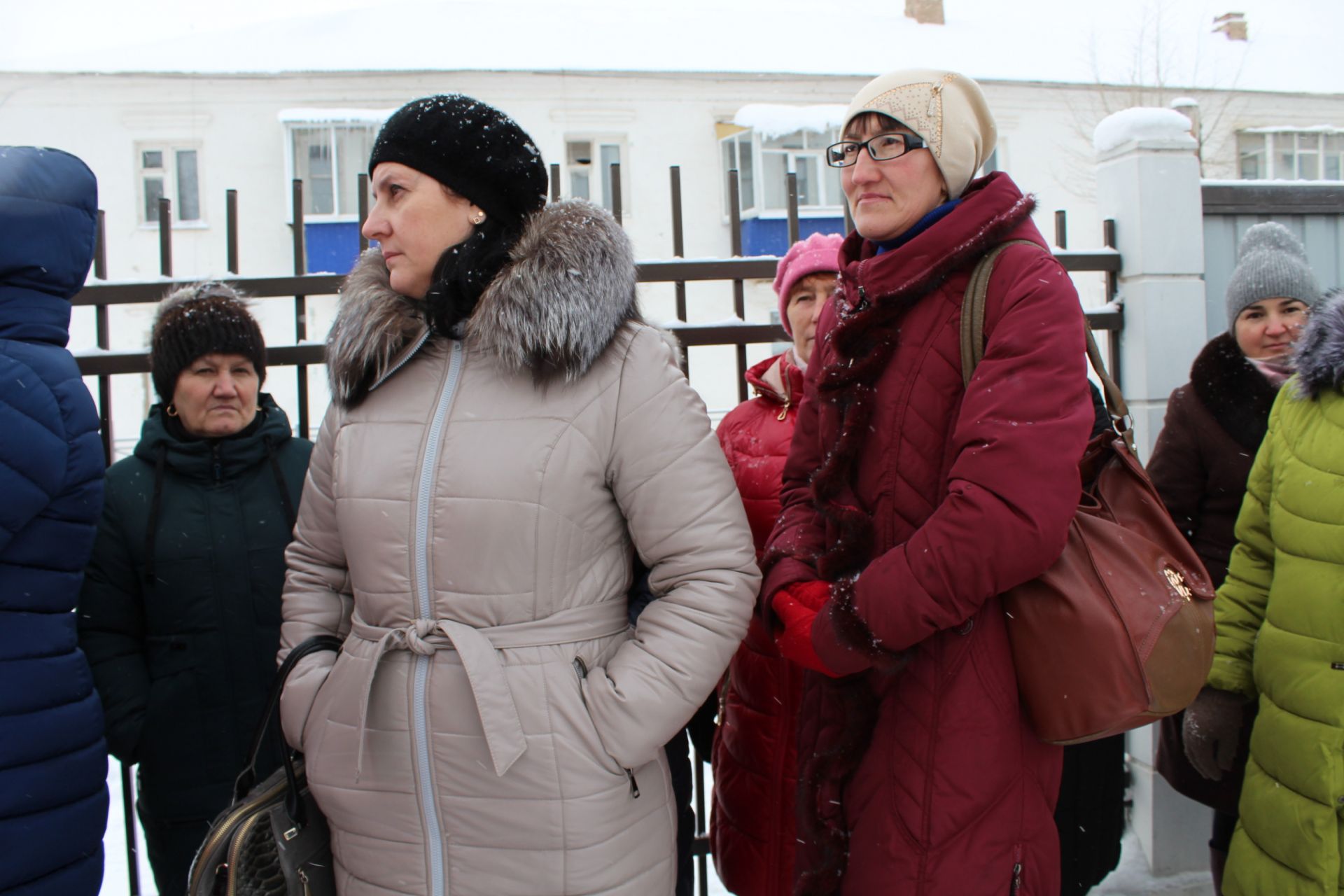 В Менделеевске на доме №11 по ул.Советской, где жил врач Александр Николаевич Клунок, установили мемориальную доску