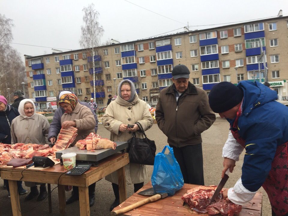 В Менделеевске состоялись ярмарка и концерт, посвящённые праздникам