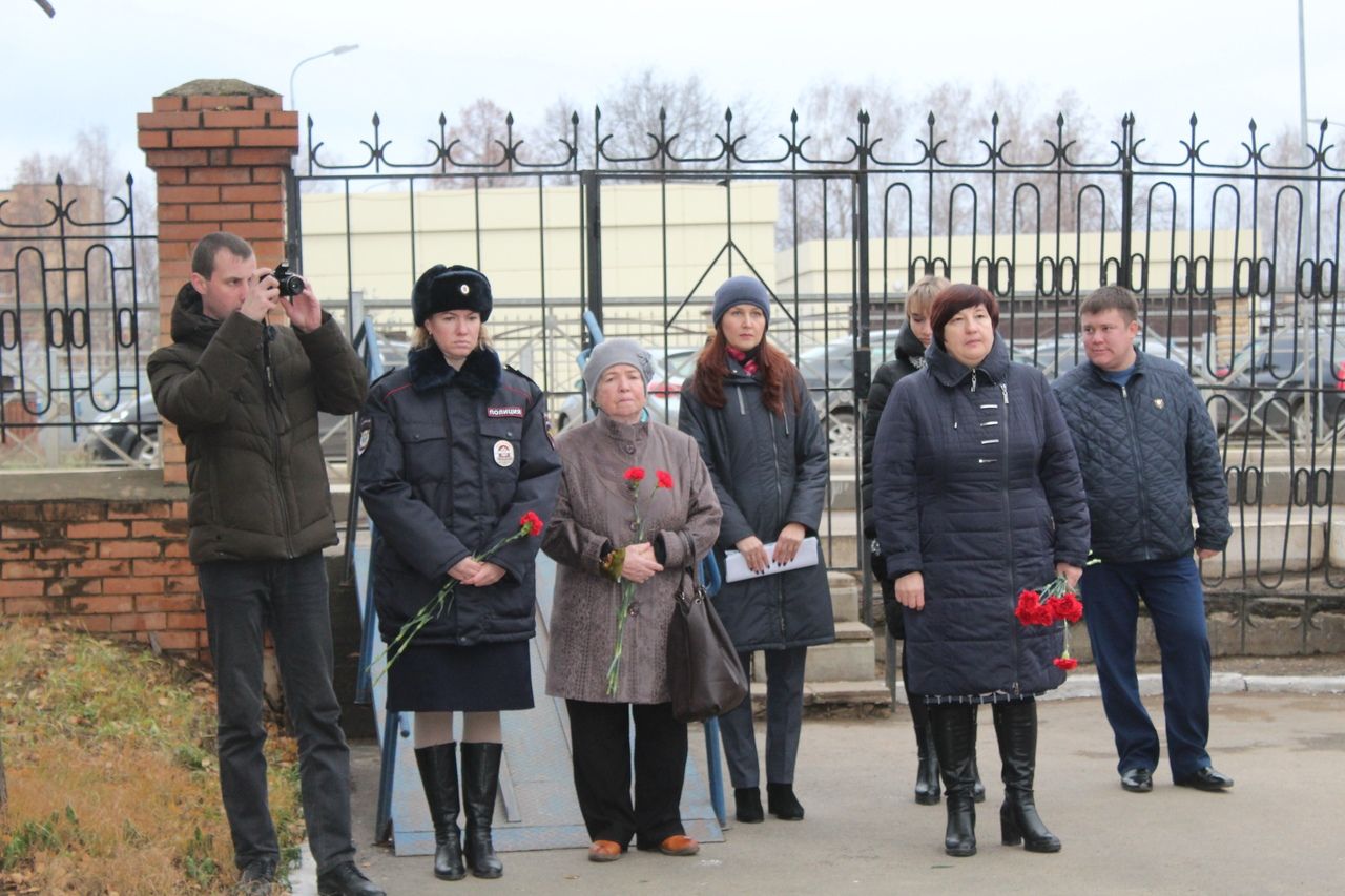 В Менделеевске отметили День памяти сотрудников органов внутренних дел России