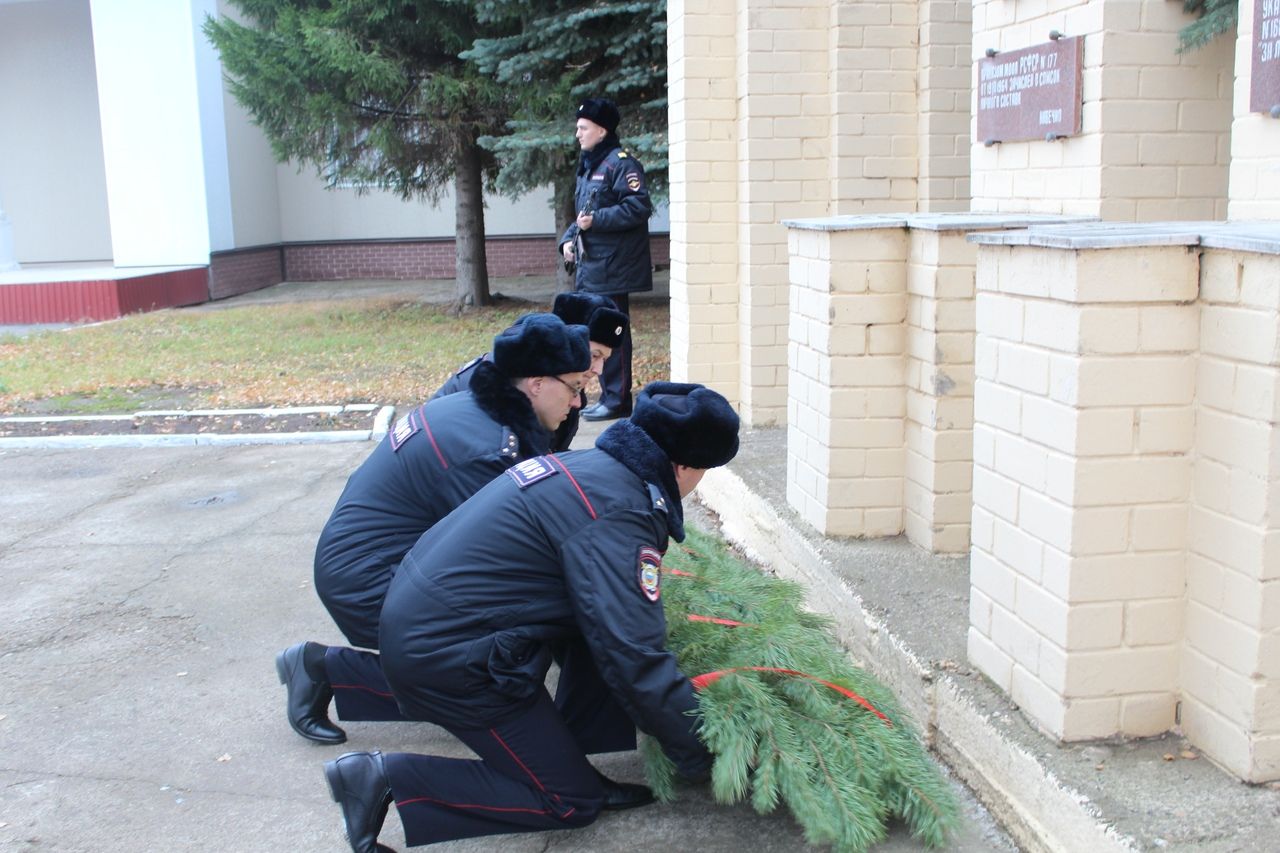 В Менделеевске отметили День памяти сотрудников органов внутренних дел России