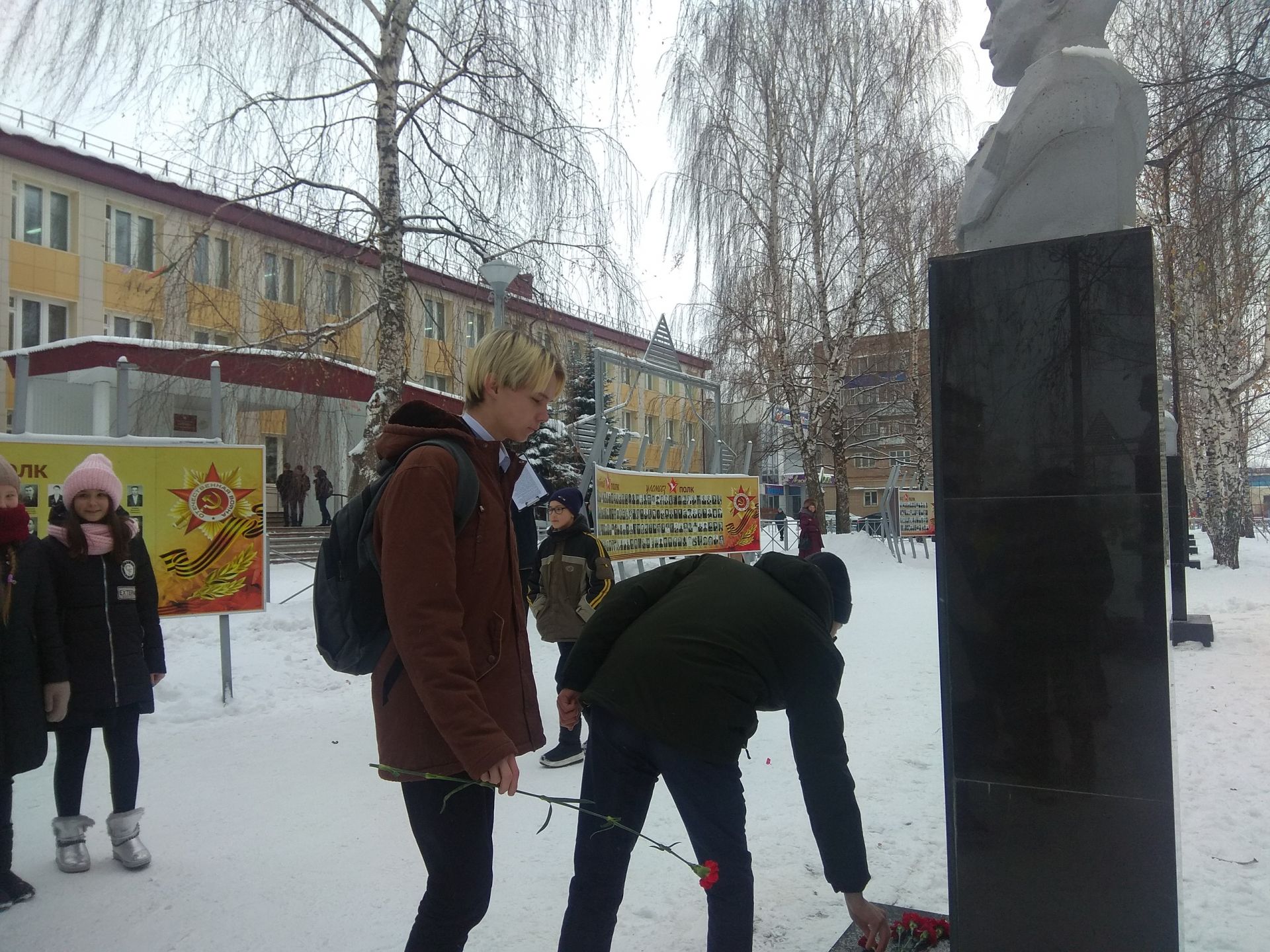 Как в Менделеевске прошёл митинг в честь Дня Героев Отечества