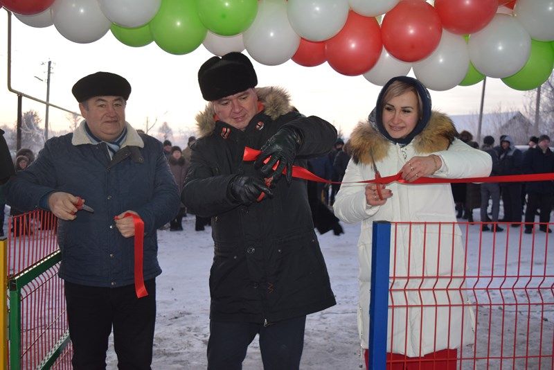 В селе Камаево Менделеевского района открыли детскую площадку