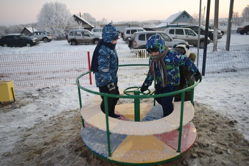 В селе Камаево Менделеевского района открыли детскую площадку