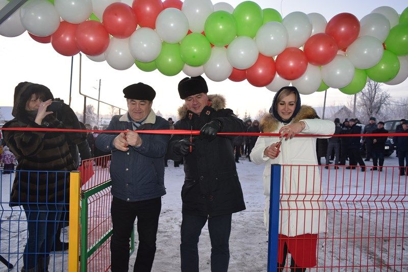 В селе Камаево Менделеевского района открыли детскую площадку