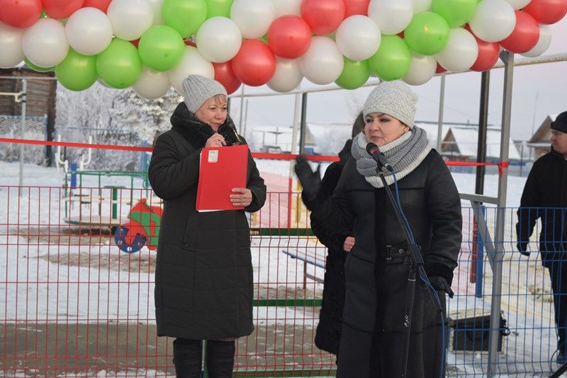 В селе Камаево Менделеевского района открыли детскую площадку