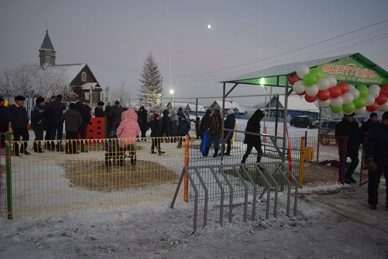 В селе Камаево Менделеевского района открыли детскую площадку