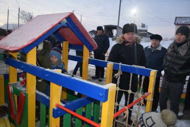 В селе Камаево Менделеевского района открыли детскую площадку