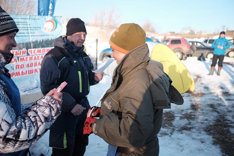 Кто стал победителем чемпионат Менделеевска по ловле рыбы на мормышку