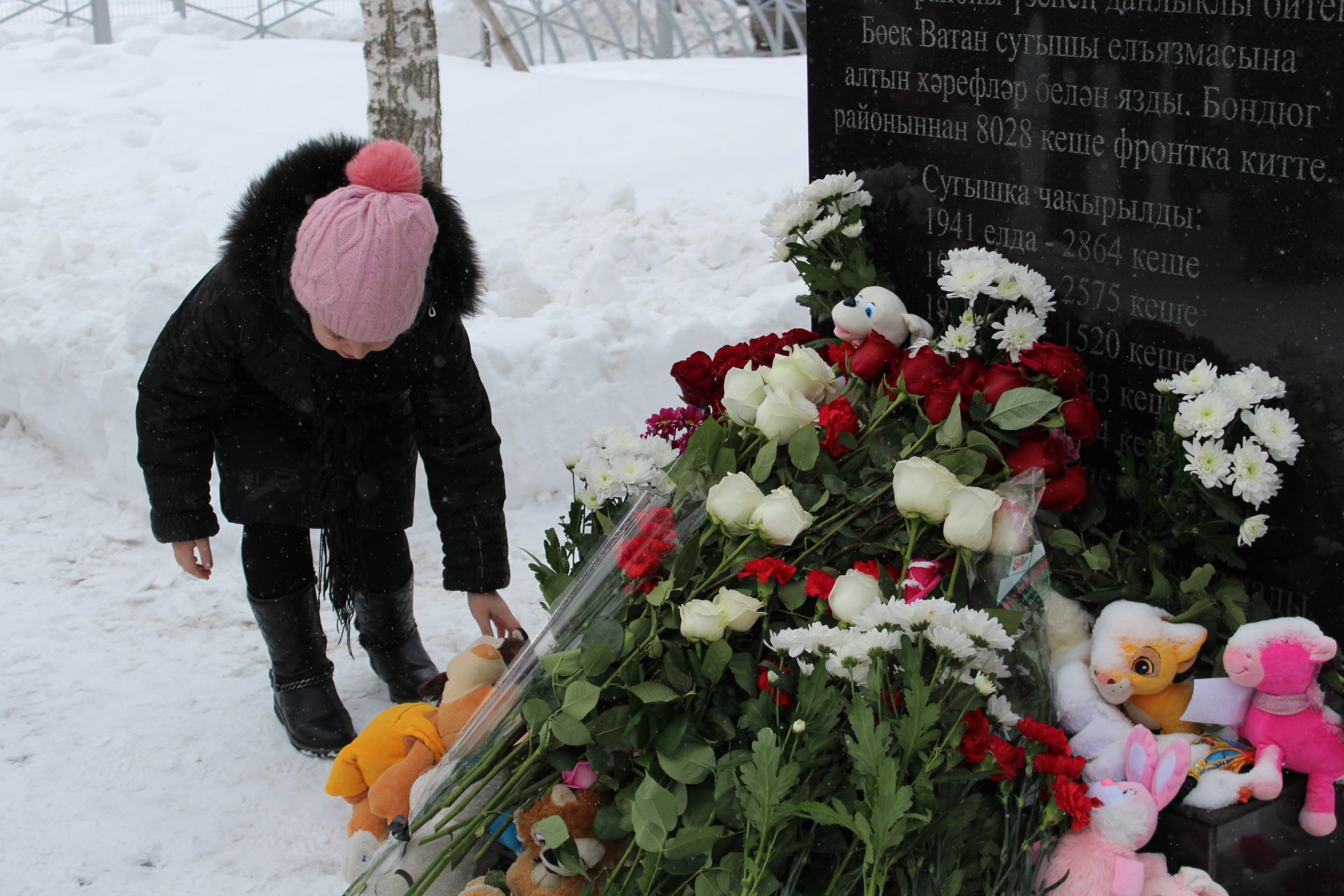 Сотни менделеевцев поддержали акцию памяти погибших «Кемерово, мы с тобой!»