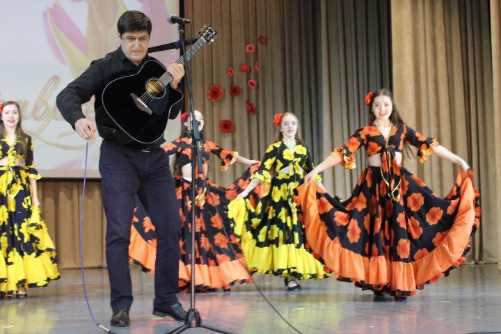 Мужчины Менделеевска: «Тюльпаны каждой женщине»