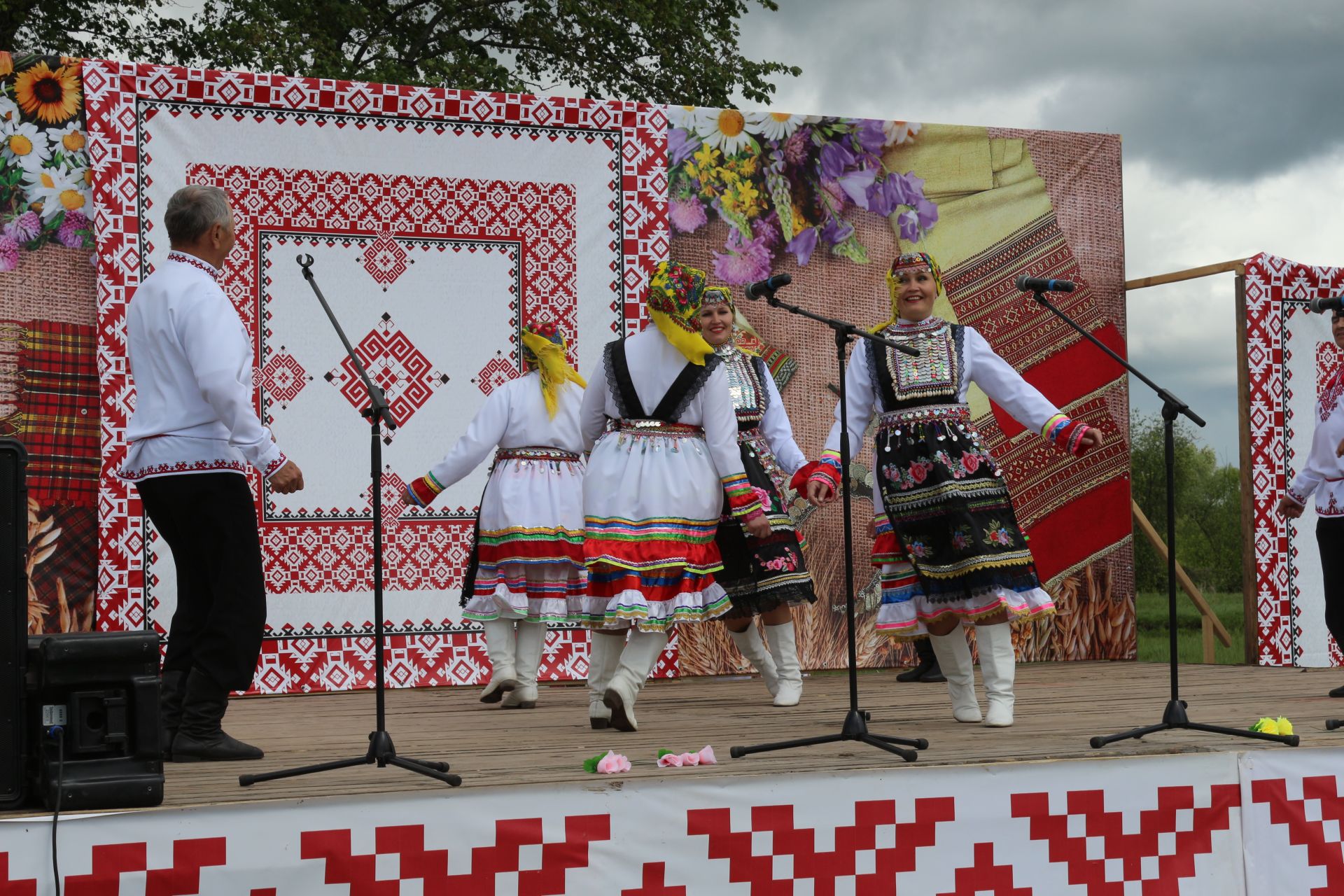 Народный марийский ансамбль "Элнет" посетил марийский праздник "Семык"