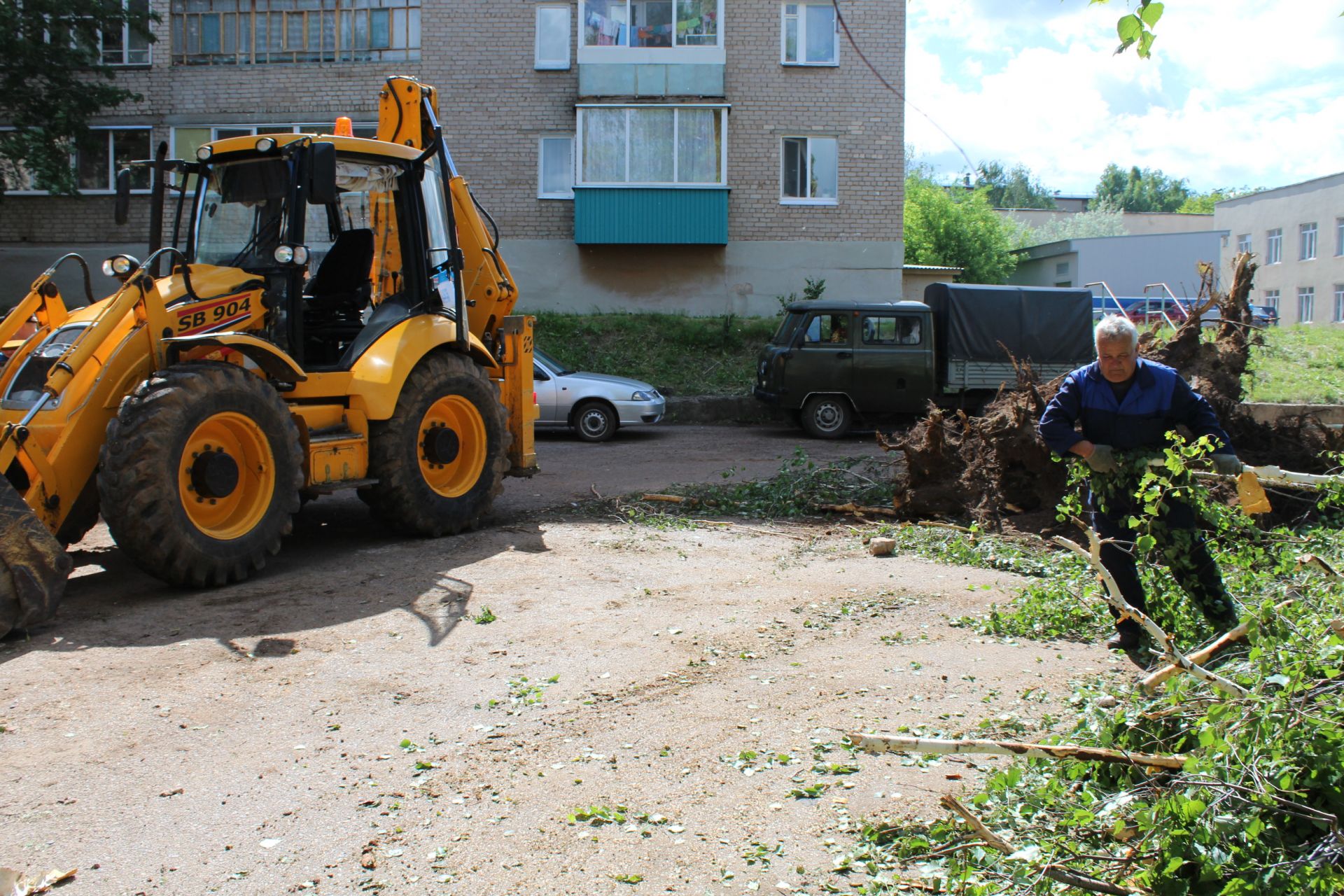 В Менделеевске продолжается благоустройство дворов