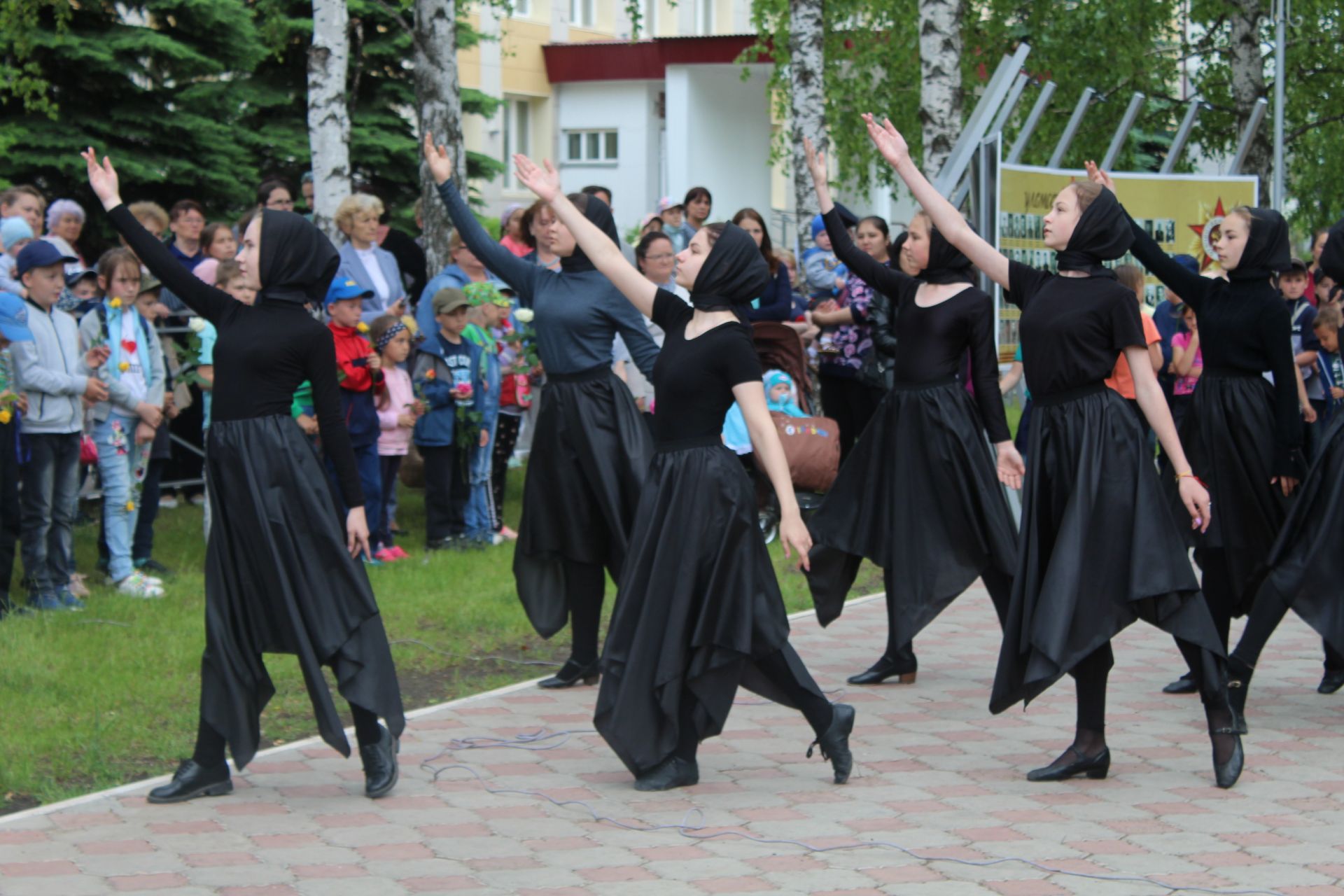 В Менделеевске открыт памятник труженикам тыла, вдовам и детям войны