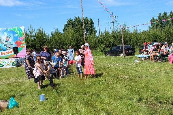 В День села в Тураеве ловили рыбу и соревновались в тазиках