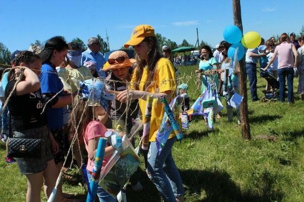 В День села в Тураеве ловили рыбу и соревновались в тазиках