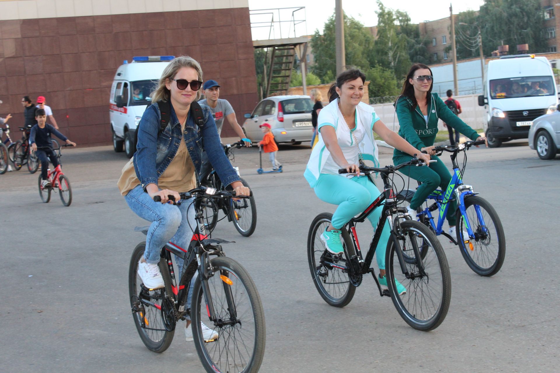 День города в Менделеевске открыли велопробегом