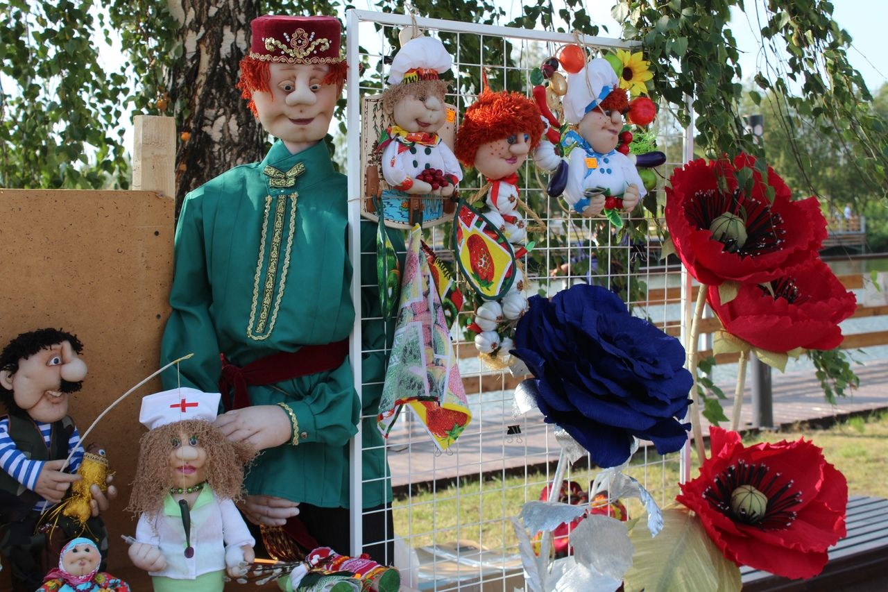 На «Ушковских островах» прошёл фестиваль «Менделеевск – город химиков и мастеровых»