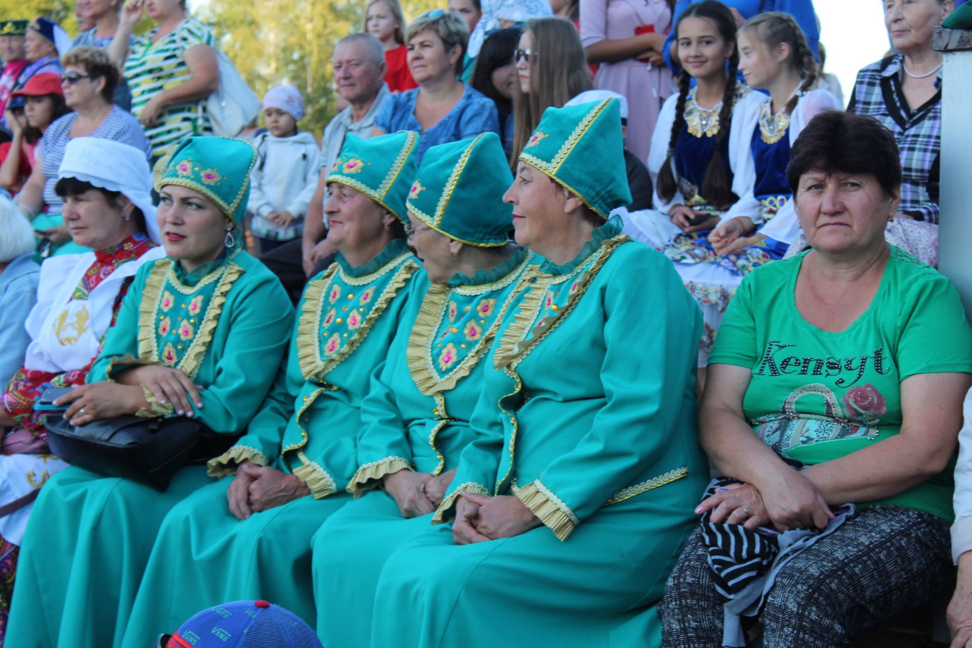 Сотни менделеевцеев закружились в Хороводе мира на «Ушковских островах»