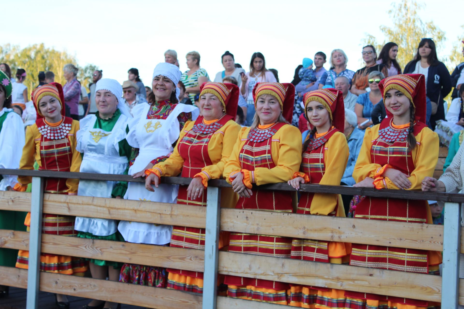 Сотни менделеевцеев закружились в Хороводе мира на «Ушковских островах»