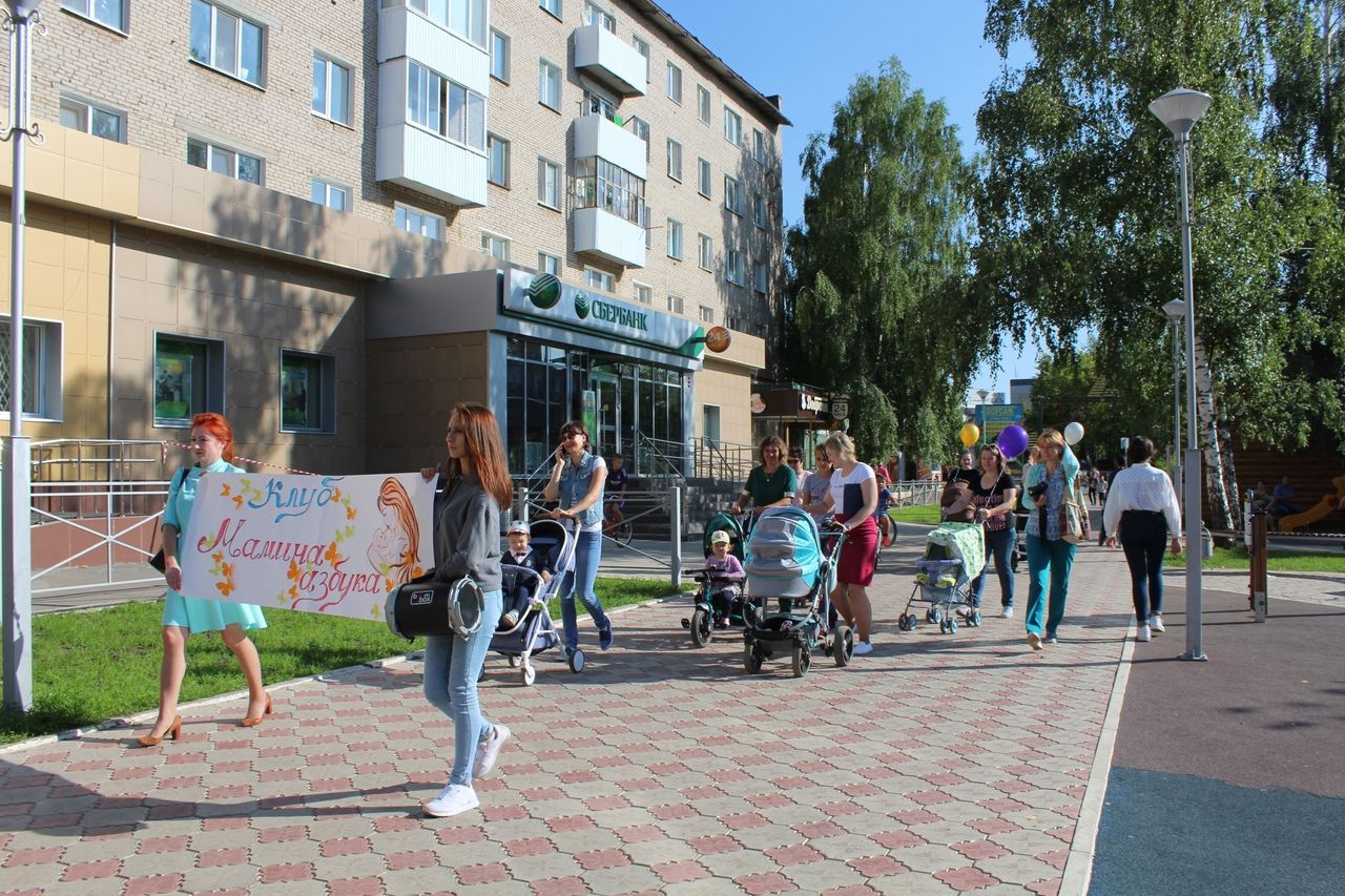 "Бэби-бум": Прогулка с колясками в Менделеевске