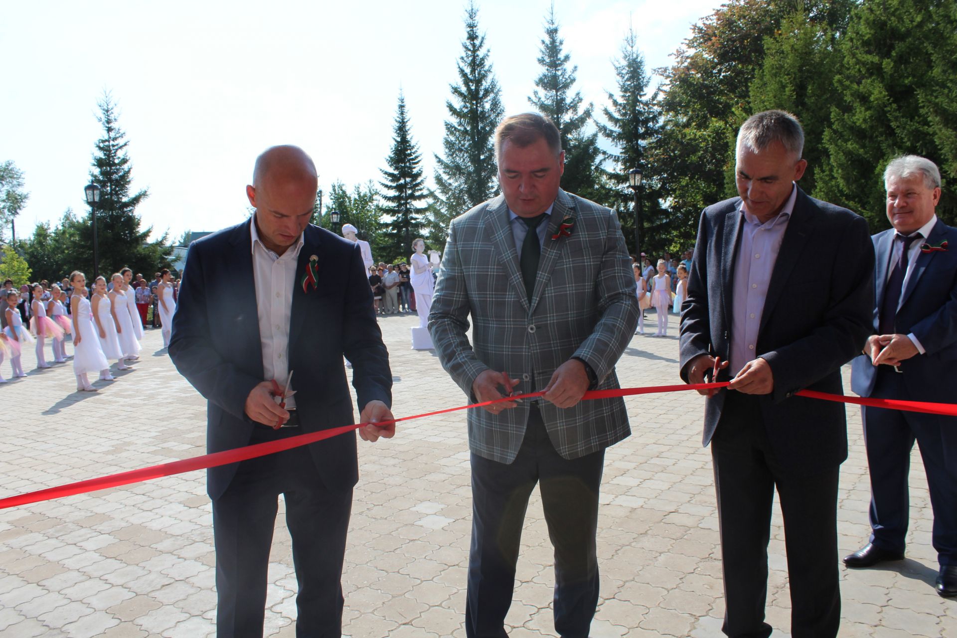 В Менделеевске в День республики открыли ДШИ