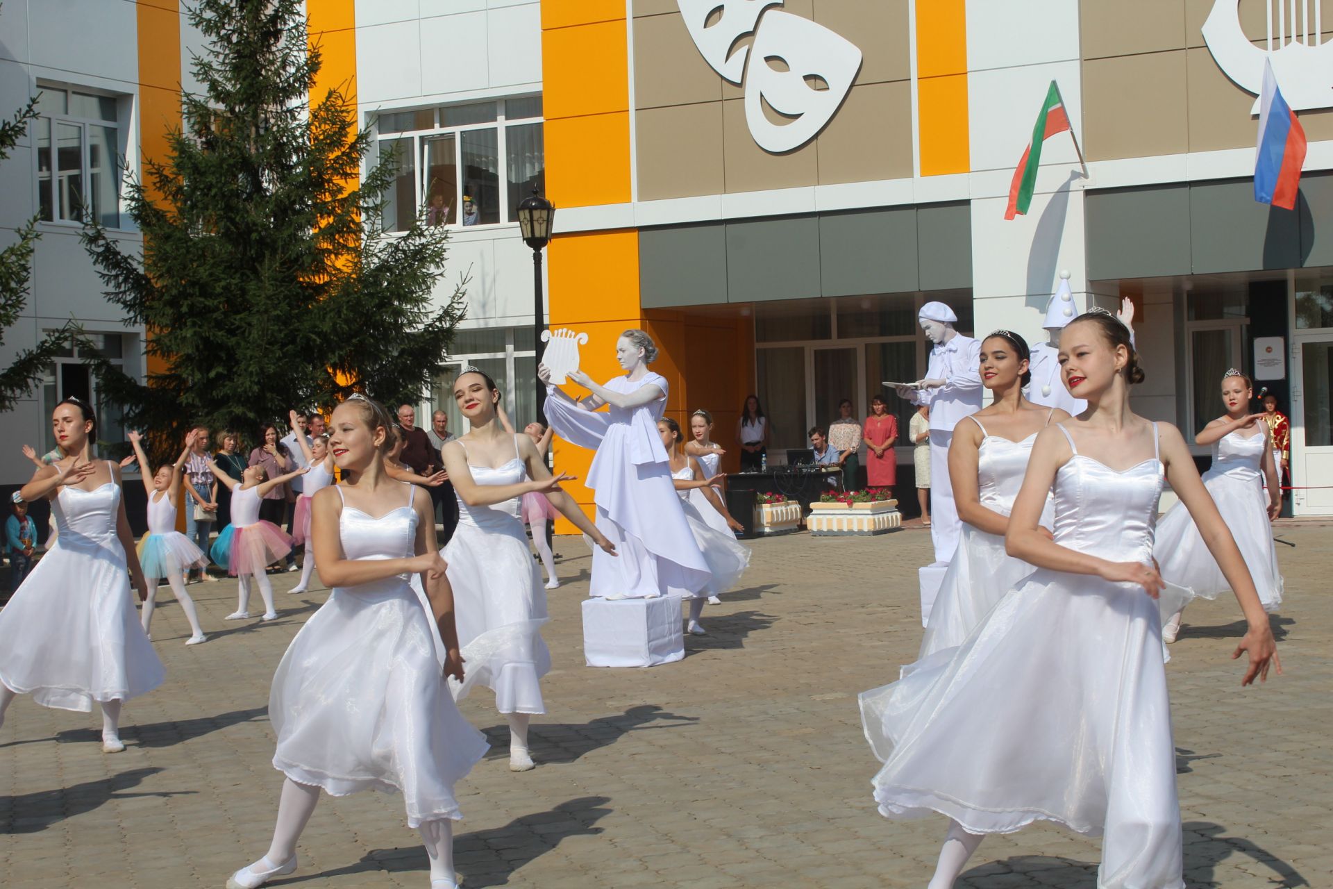 В Менделеевске в День республики открыли ДШИ