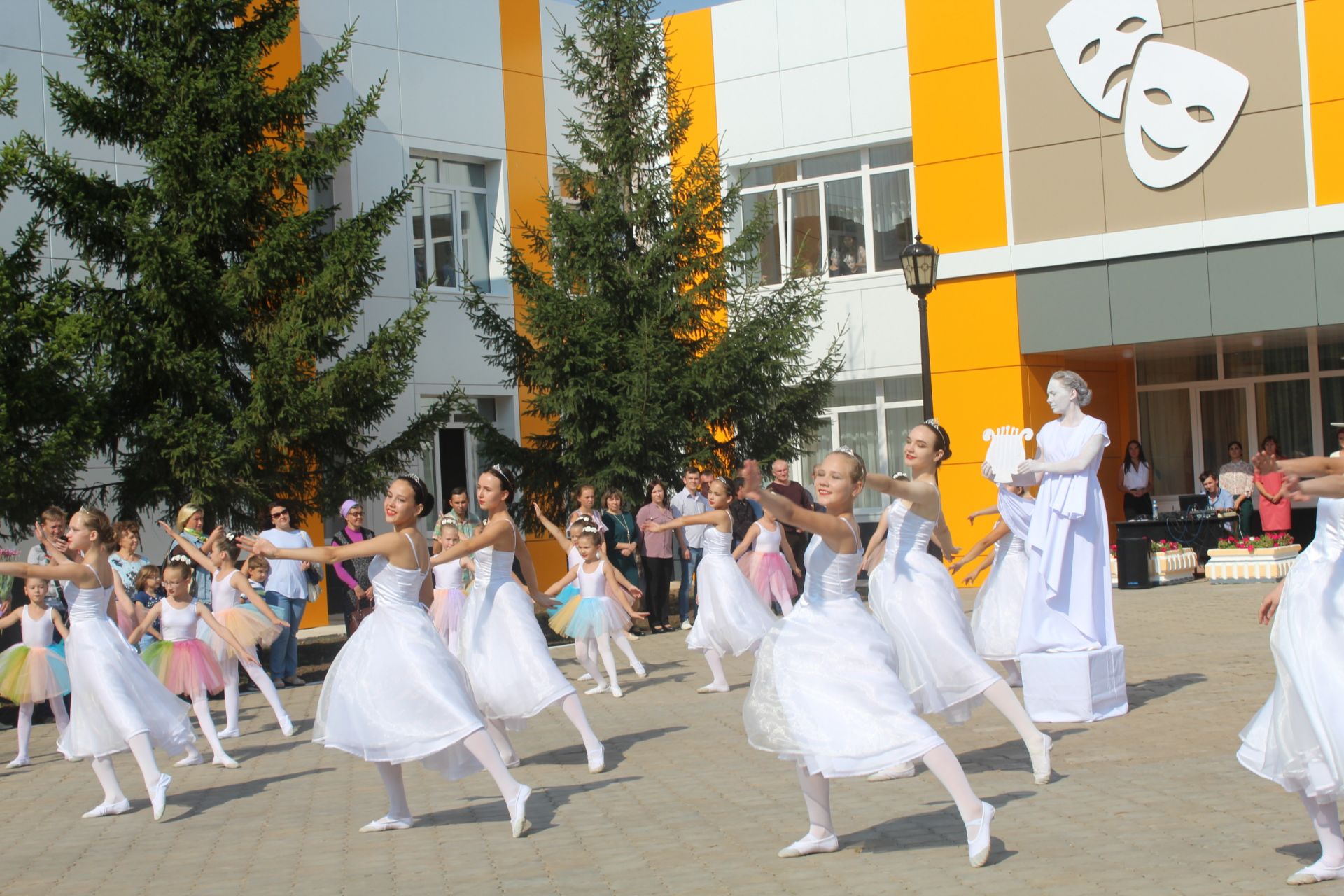 В Менделеевске в День республики открыли ДШИ