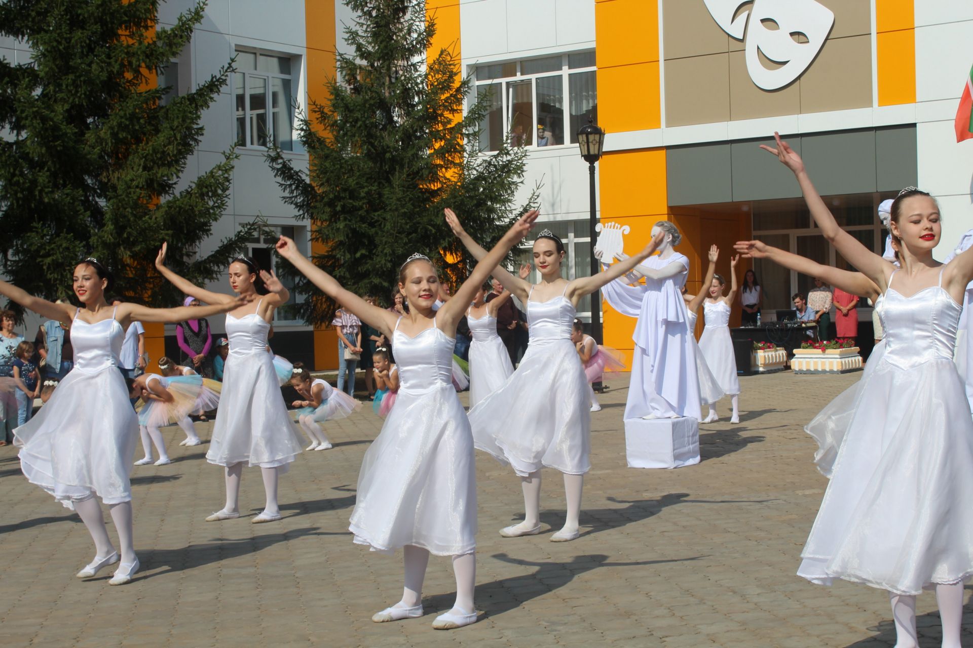 В Менделеевске в День республики открыли ДШИ