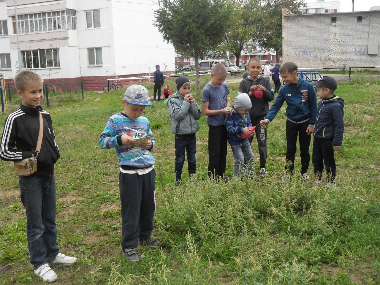 Во дворе дома 5 по улице Химиков прошёл праздник “Мой двор- мой мир“