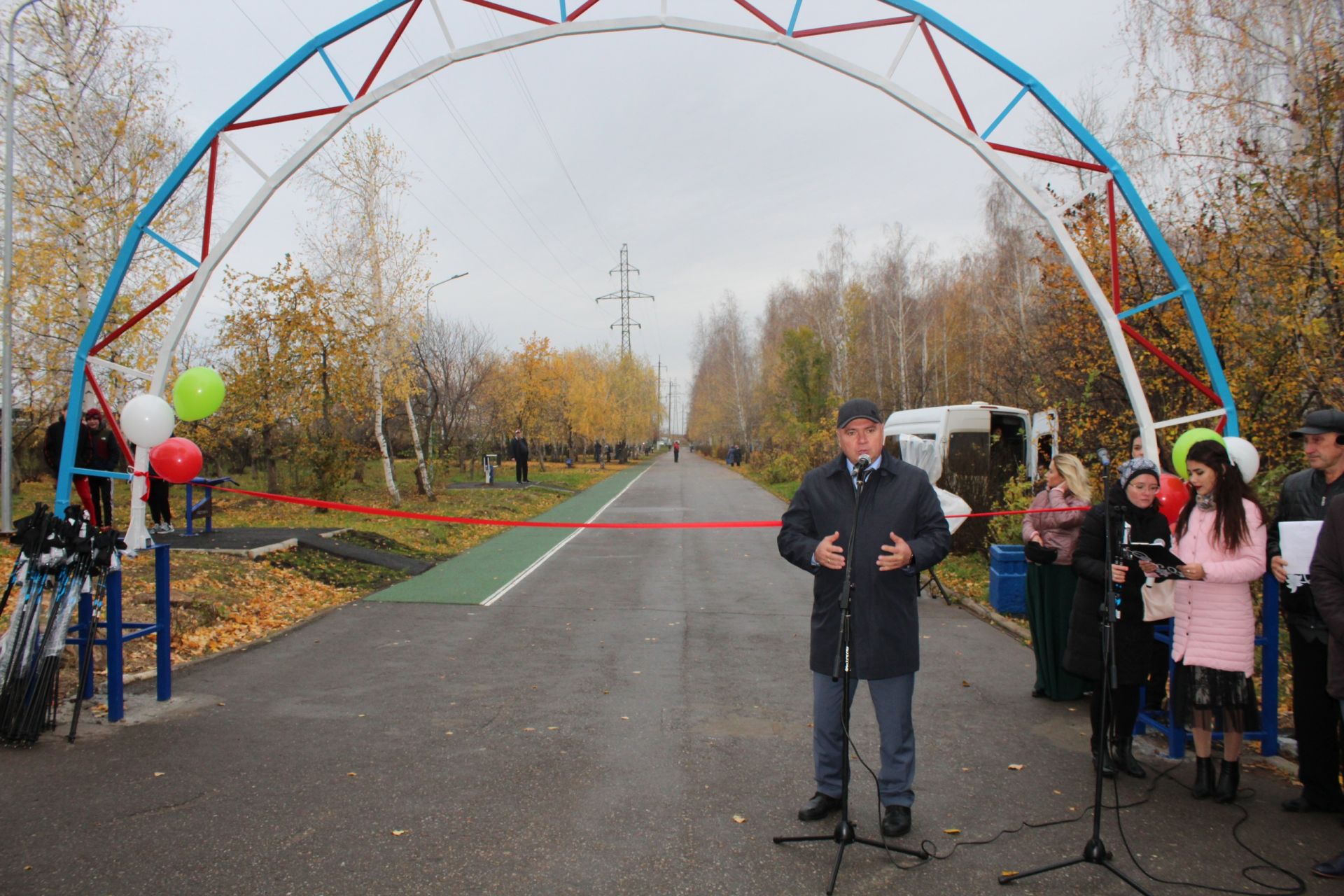 Фитнес на свежем воздухе: в Менделеевске открыли «Аллею спорта»