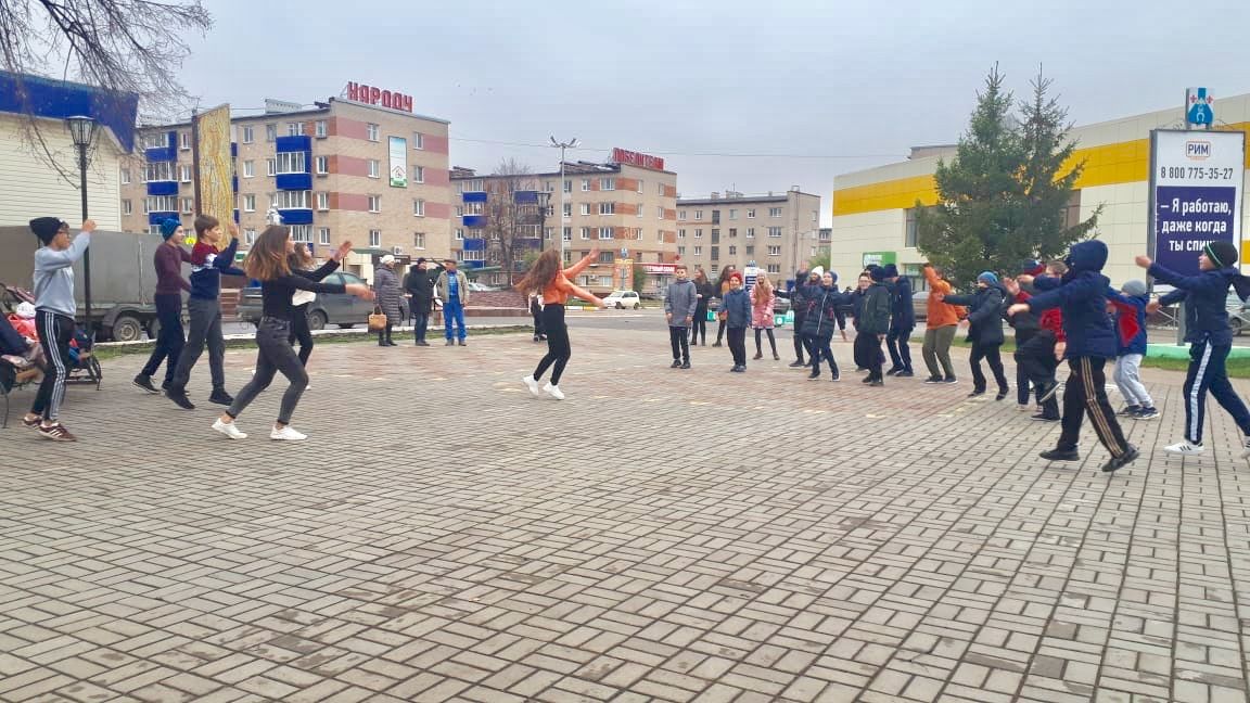 Активисты Центра «Форпост» провели флешмоб в центре Менделеевска