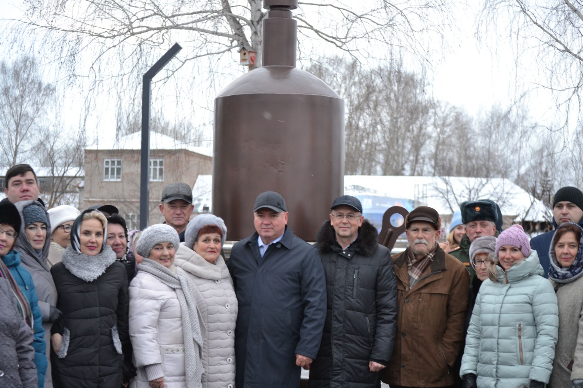 Большой и железный: на «Ушковских островах» появился памятник гудку