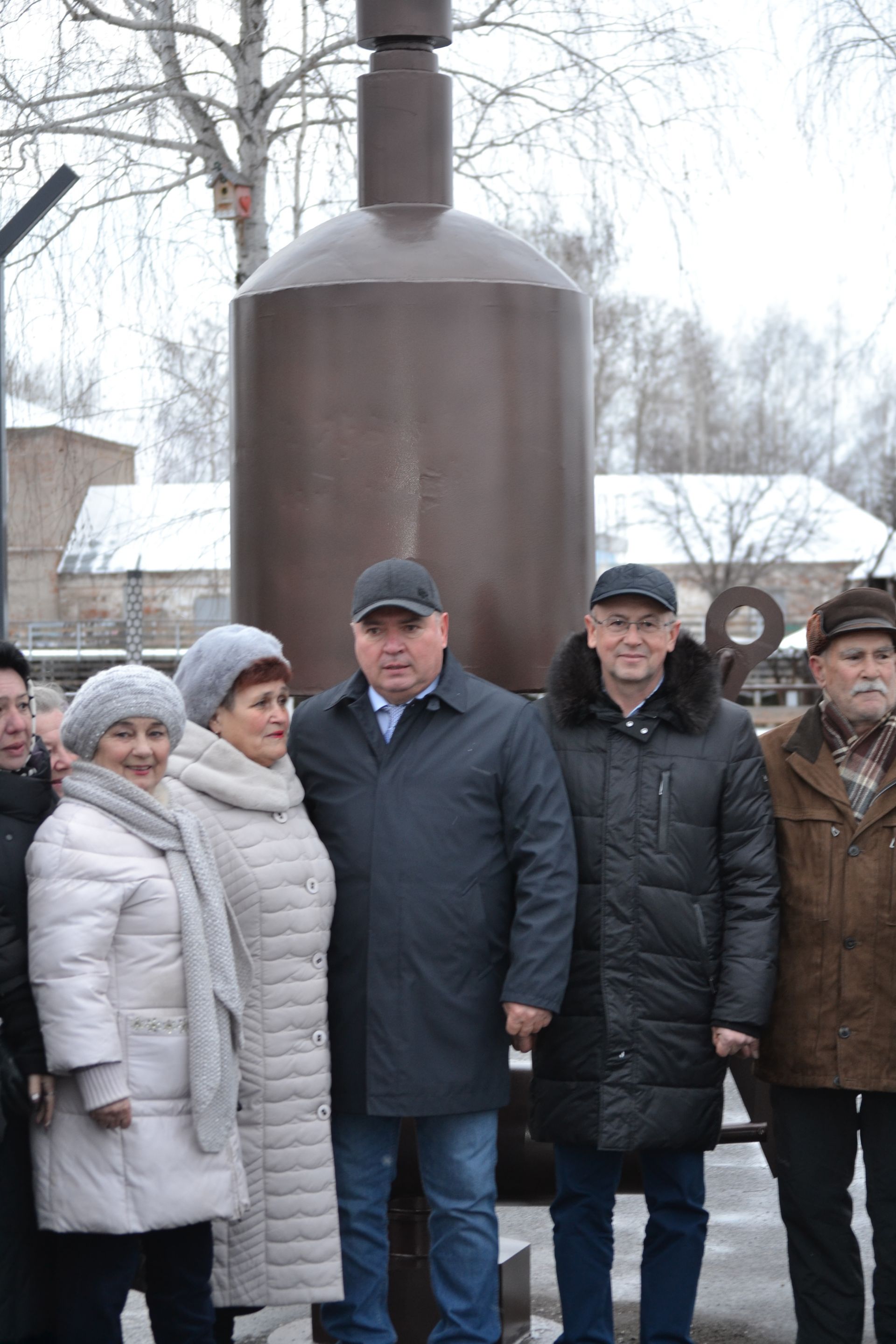 Большой и железный: на «Ушковских островах» появился памятник гудку