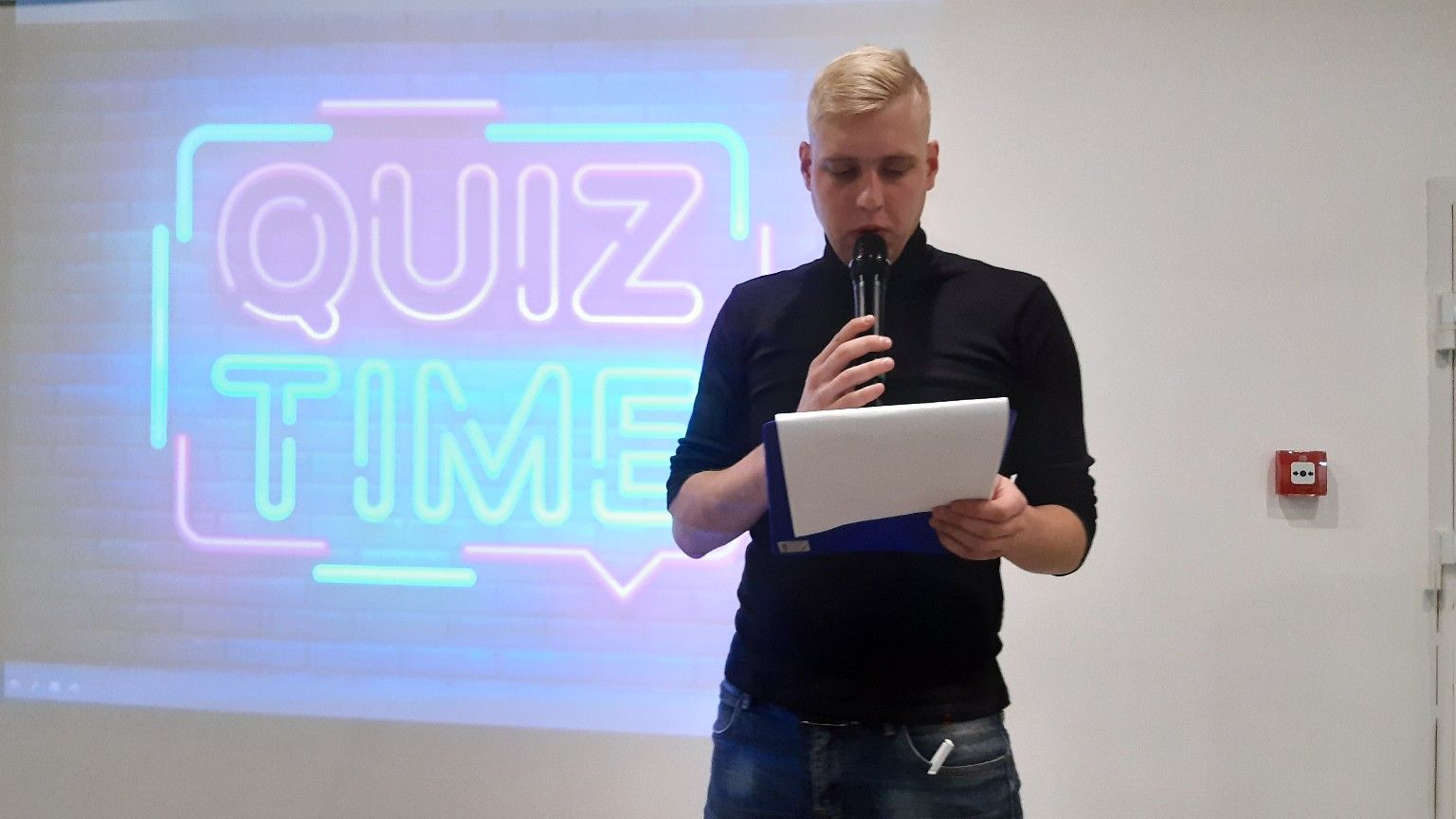 В Менделеевске прошла интерактивно-интеллектуальная игра «Quiz time»