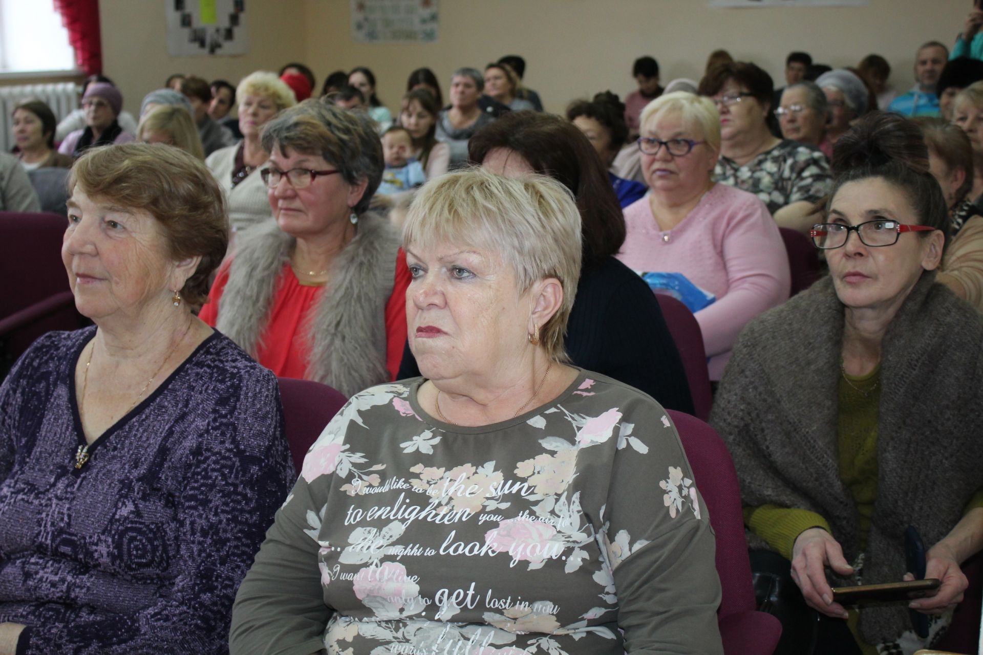 В менделеевской школе №2 прошёл праздничный концерт, посвящённый мамам