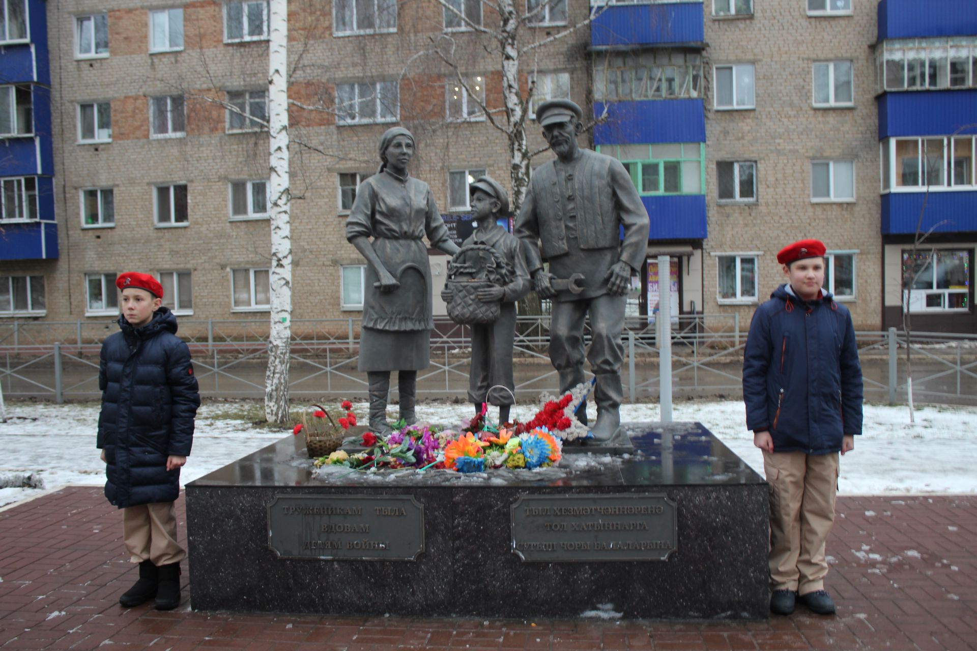 В Менделеевске прошли мероприятия, посвящённые Дню Героев Отечества