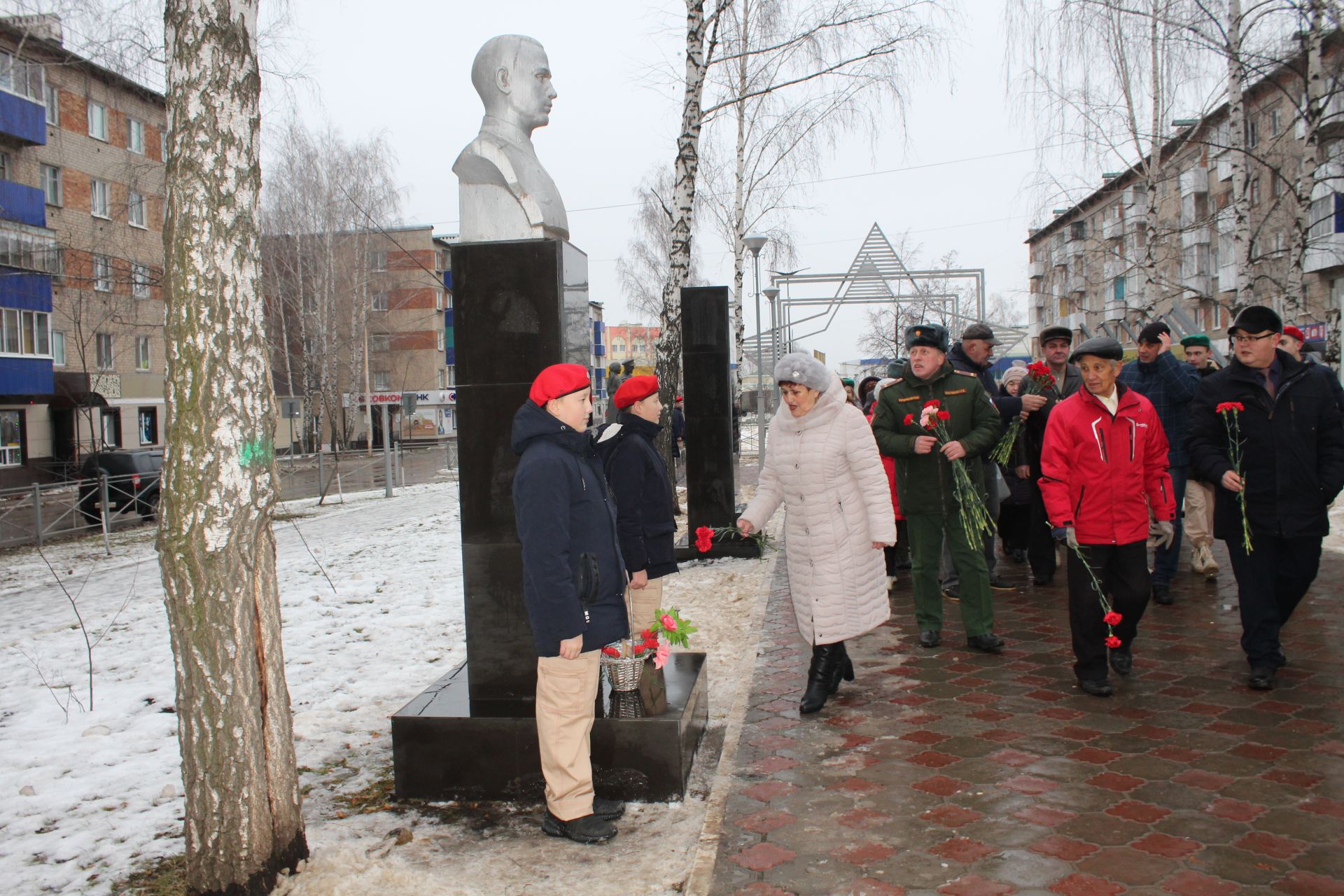 В Менделеевске прошли мероприятия, посвящённые Дню Героев Отечества