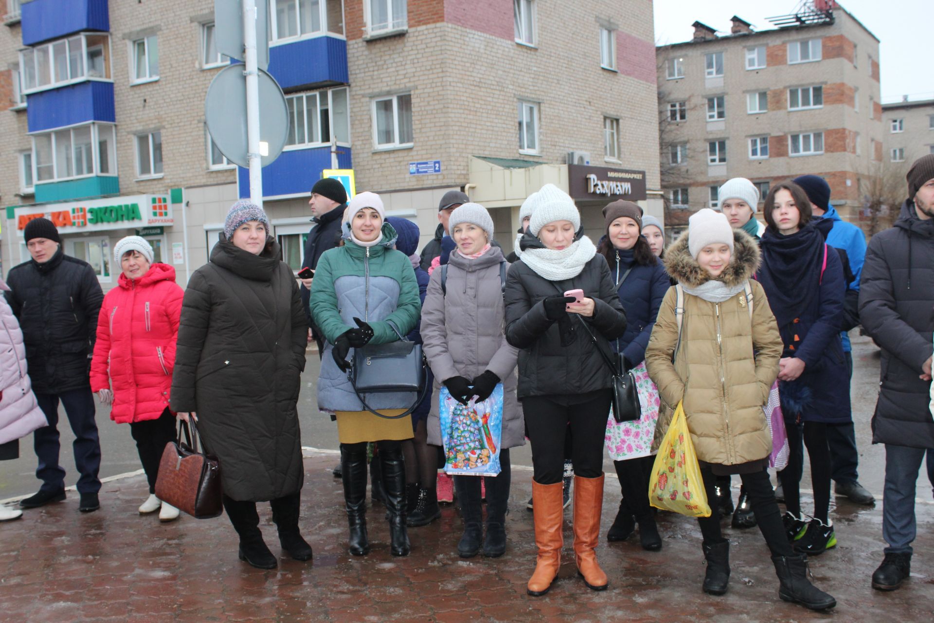 В Менделеевске прошли мероприятия, посвящённые Дню Героев Отечества