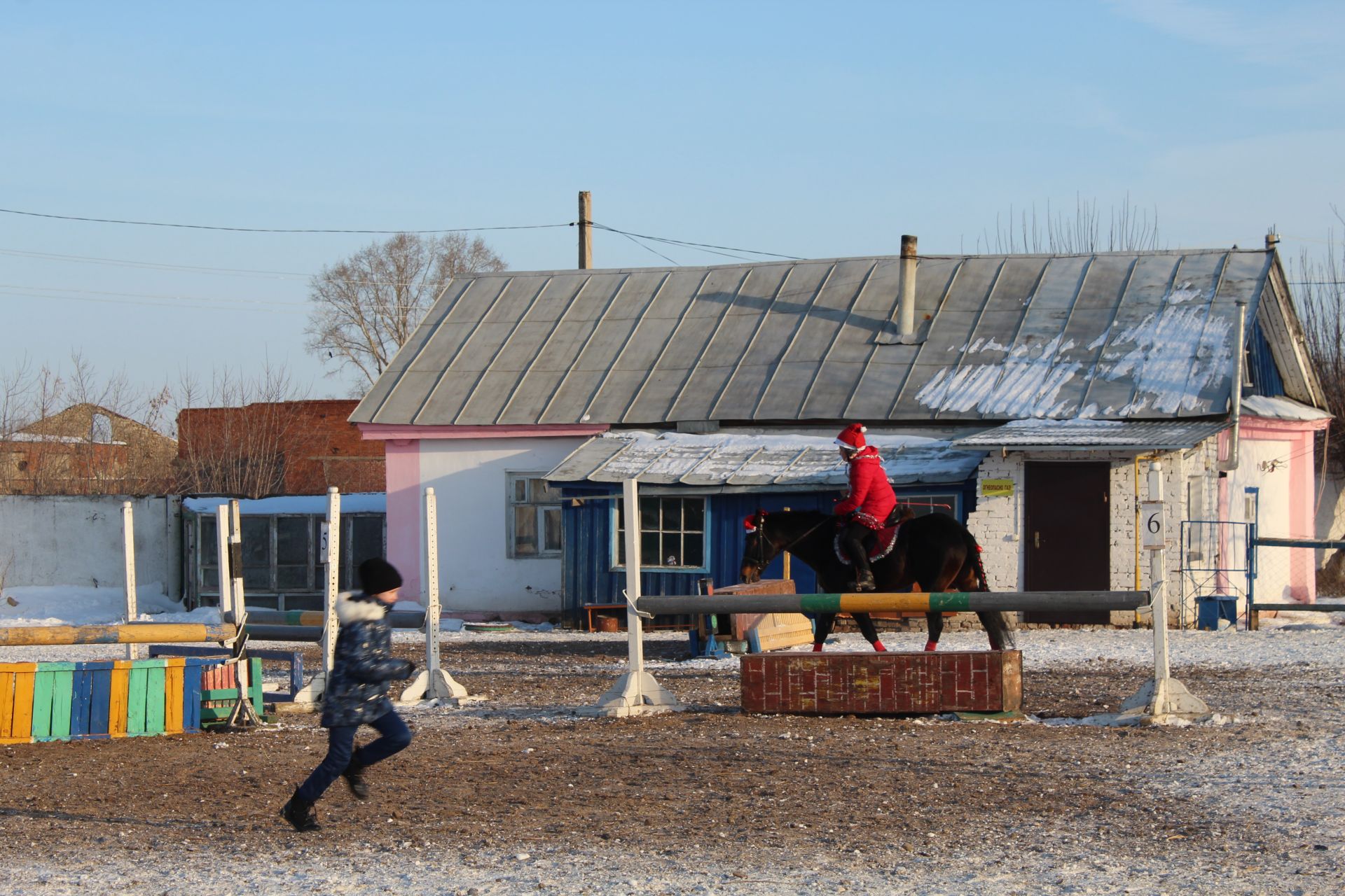 «Веселый конкур» для менделеевских жокеев