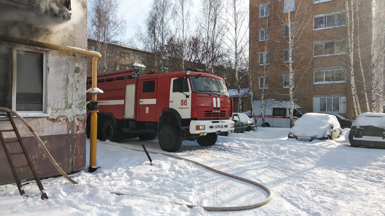 В Менделеевске из горящей пятиэтажки спасены четыре человека