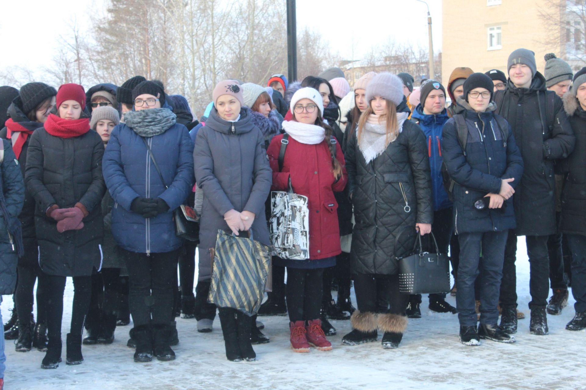 В. Чершинцев: «В Менделеевске — городе-химиков установлен памятник-бюст в честь великого учёного, есть площадь и улица имени Менделеева»