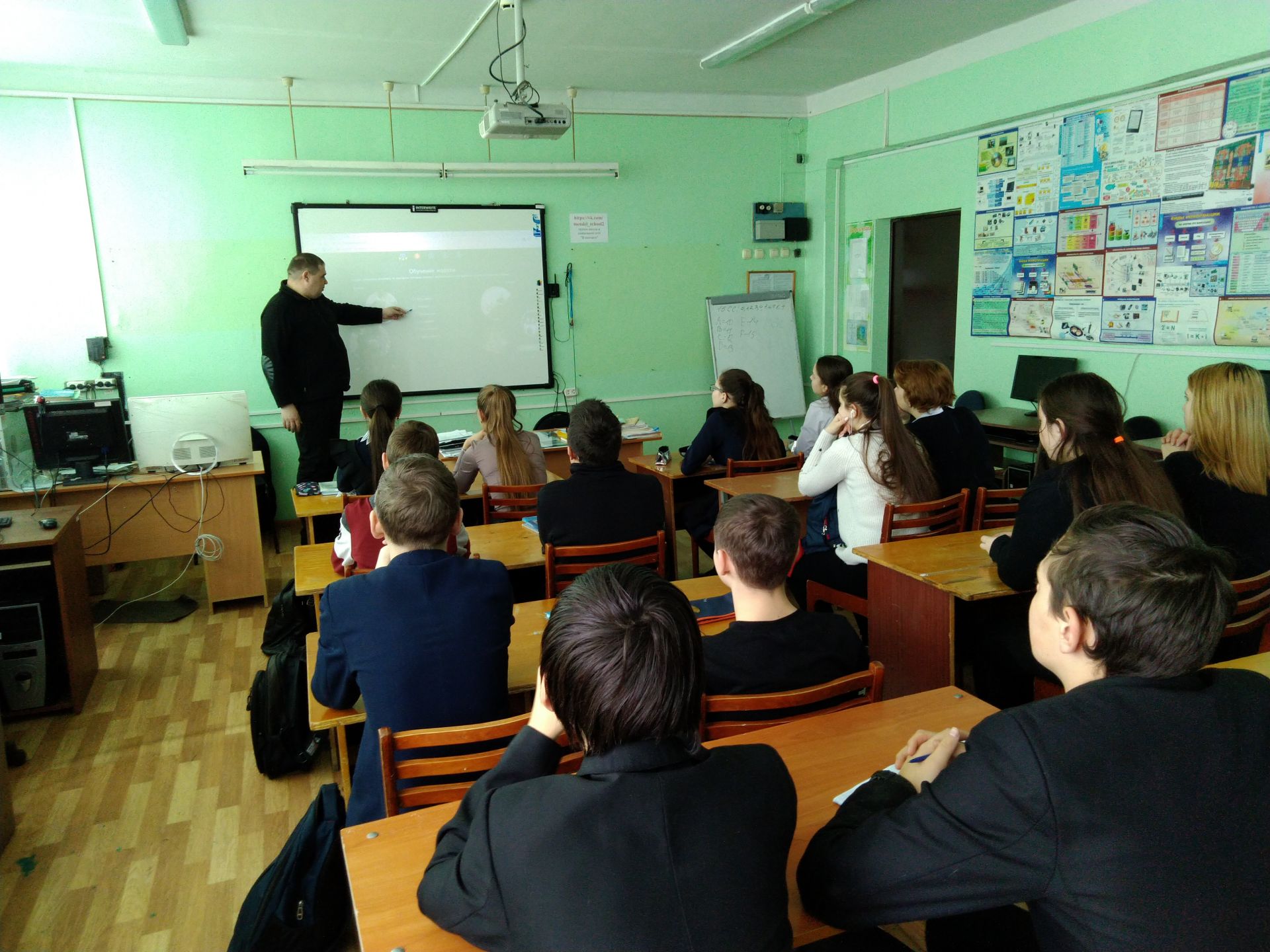 «Урок цифры» провели для школьников в Менделеевске