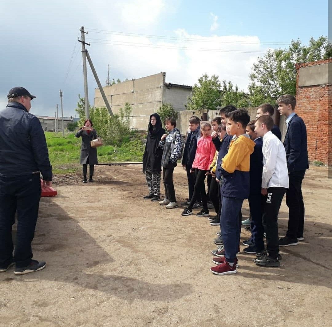 Менделеевские школьники побывали с экскурсией в ООО «Колхоз Кама»